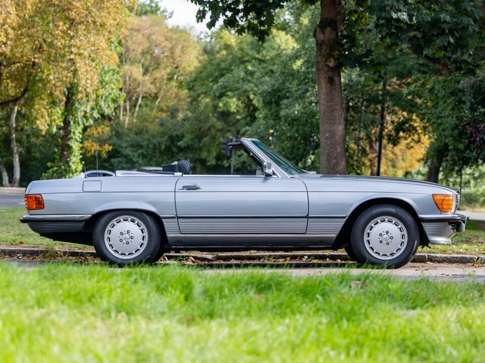 Afbeelding 2/27 van Mercedes-Benz 420 SL (1987)