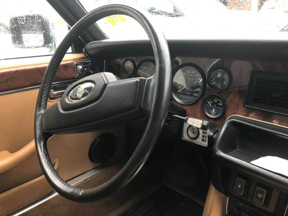 Image 4/6 de Jaguar XJ 6 4.2 (1979)