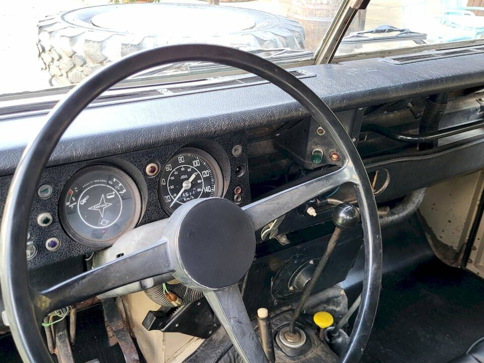 Bild 20/39 von Land Rover 88 (1981)