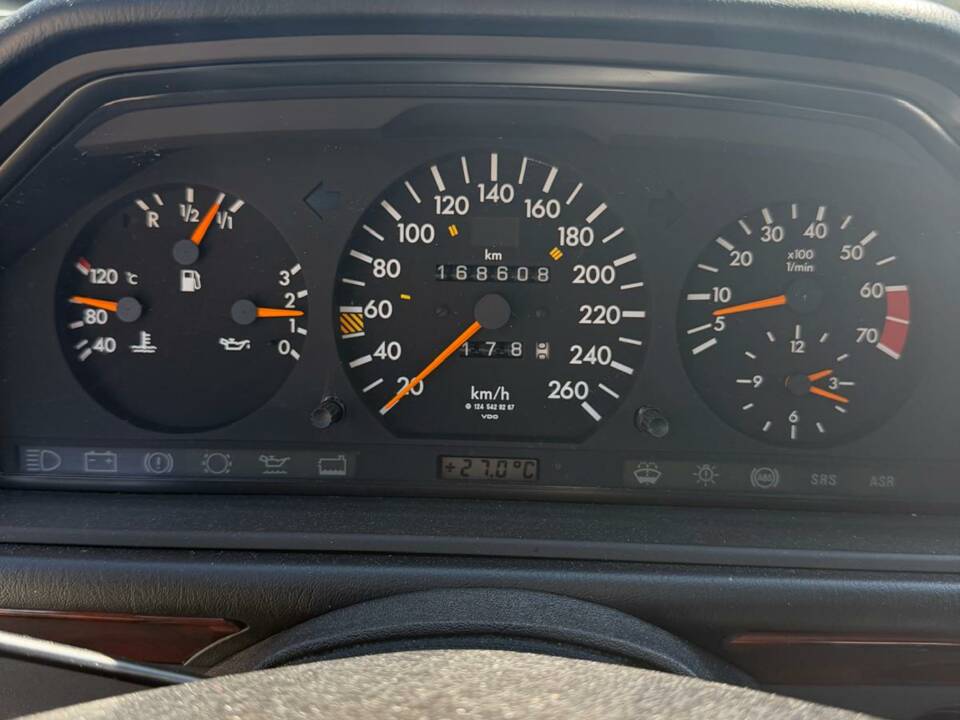 Image 20/23 of Mercedes-Benz 500 E (1992)