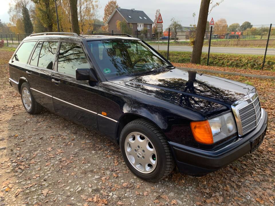 Image 6/149 of Mercedes-Benz 320 TE (1993)