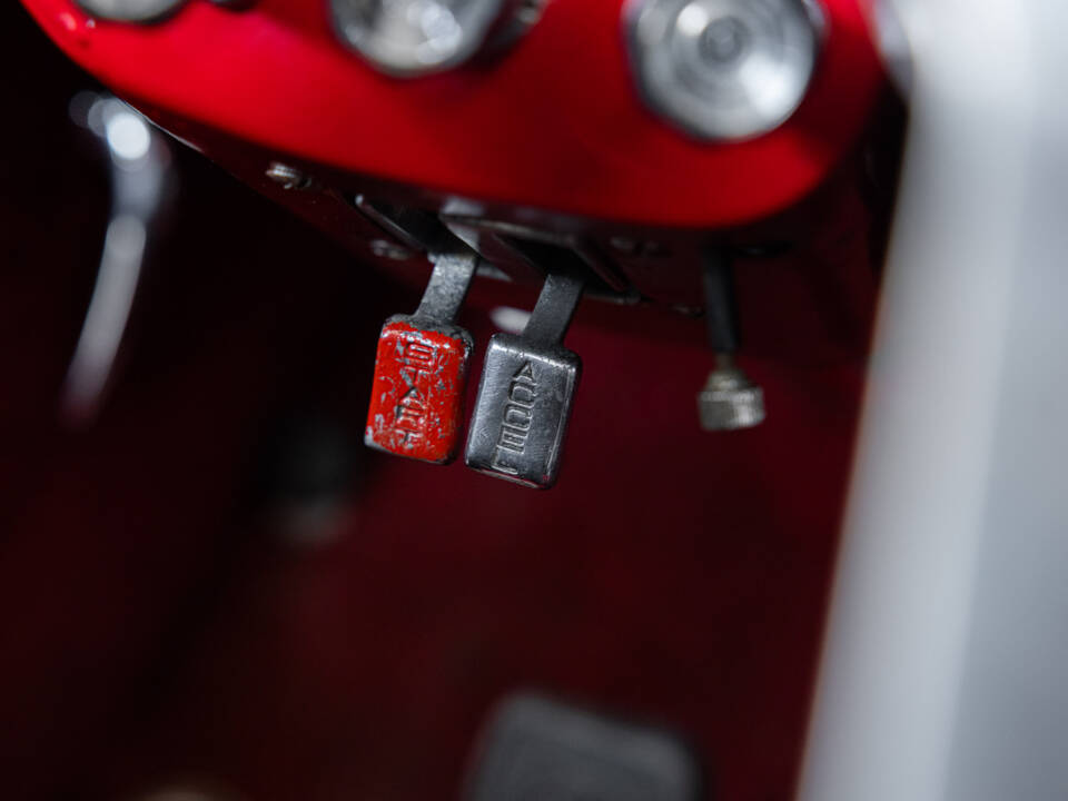 Immagine 19/40 di Alfa Romeo 2000 Spider (1961)