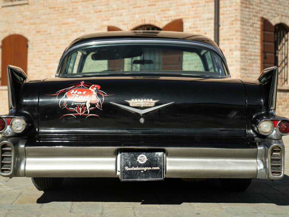 Image 8/50 of Cadillac 60 Special Fleetwood Coupe (1958)