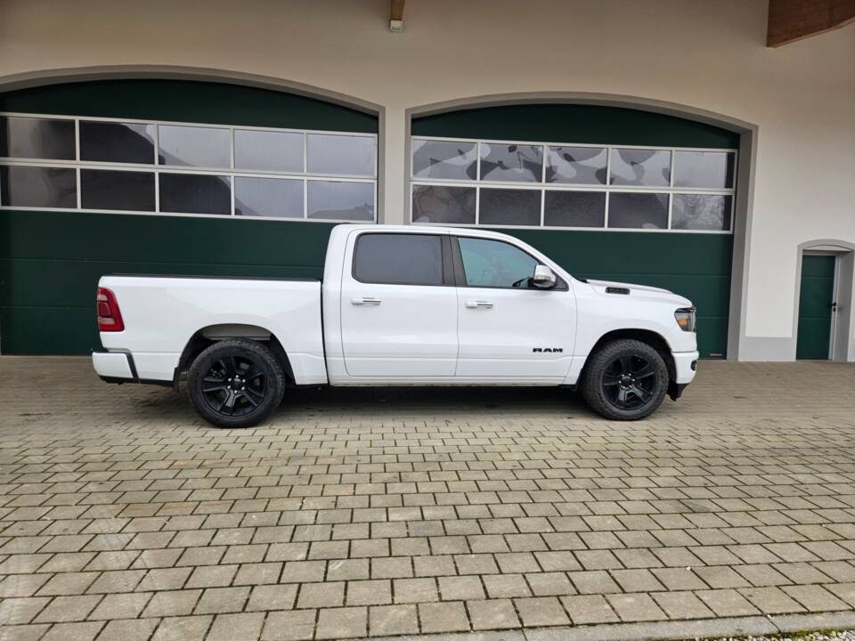 Image 61/62 of Dodge Ram 1500 (2020)