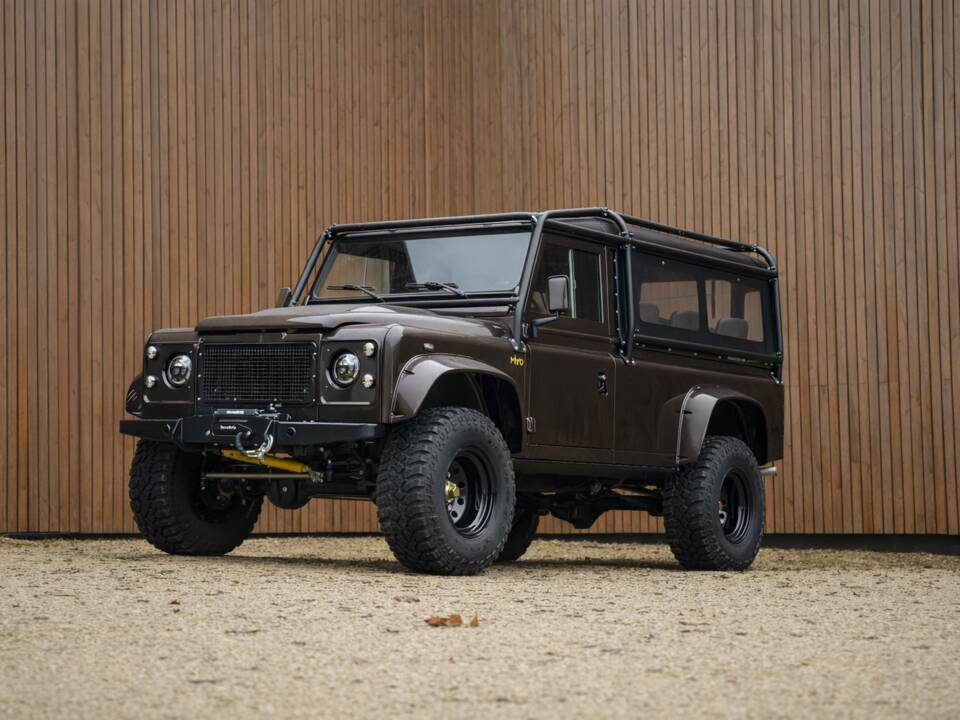 Image 1/38 of Land Rover 110 (1986)