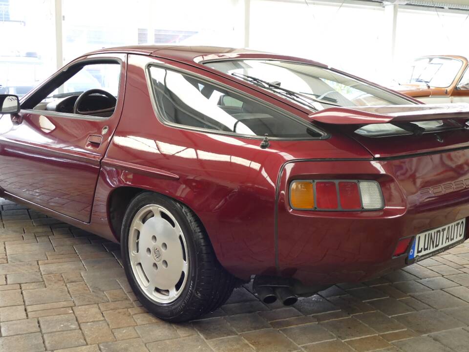 Image 4/18 of Porsche 928 S (1982)