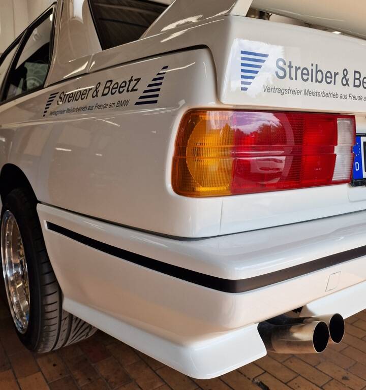 Image 32/70 of BMW M3 (1990)