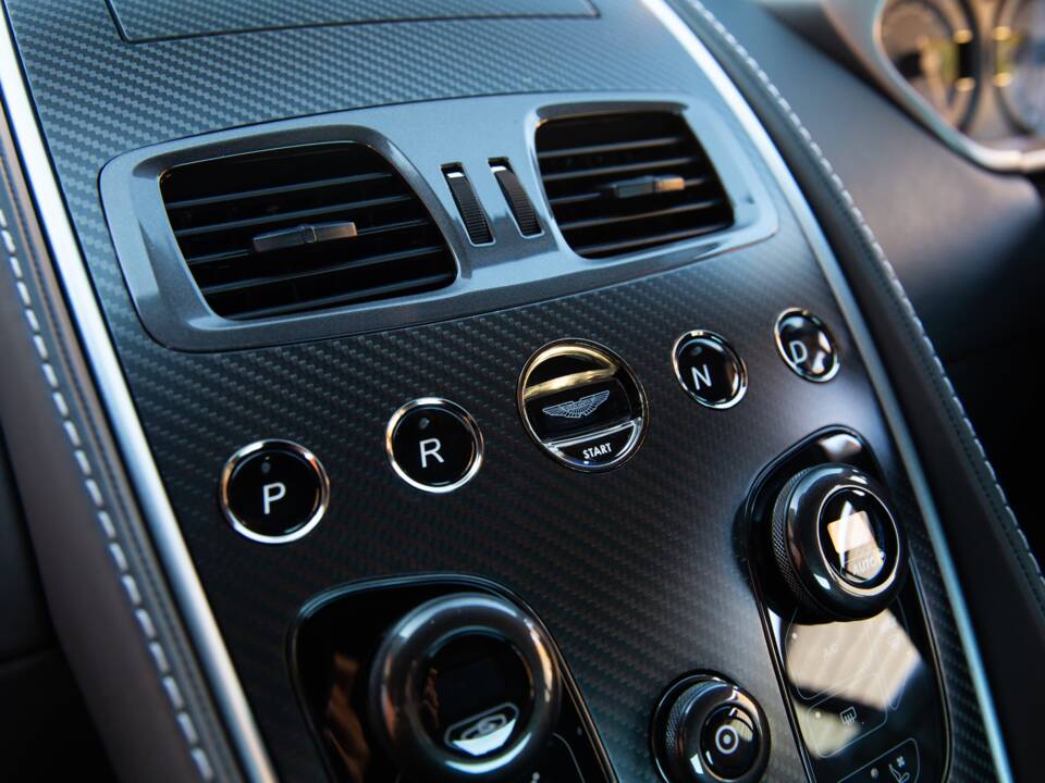 Image 65/80 of Aston Martin Vanquish (2013)