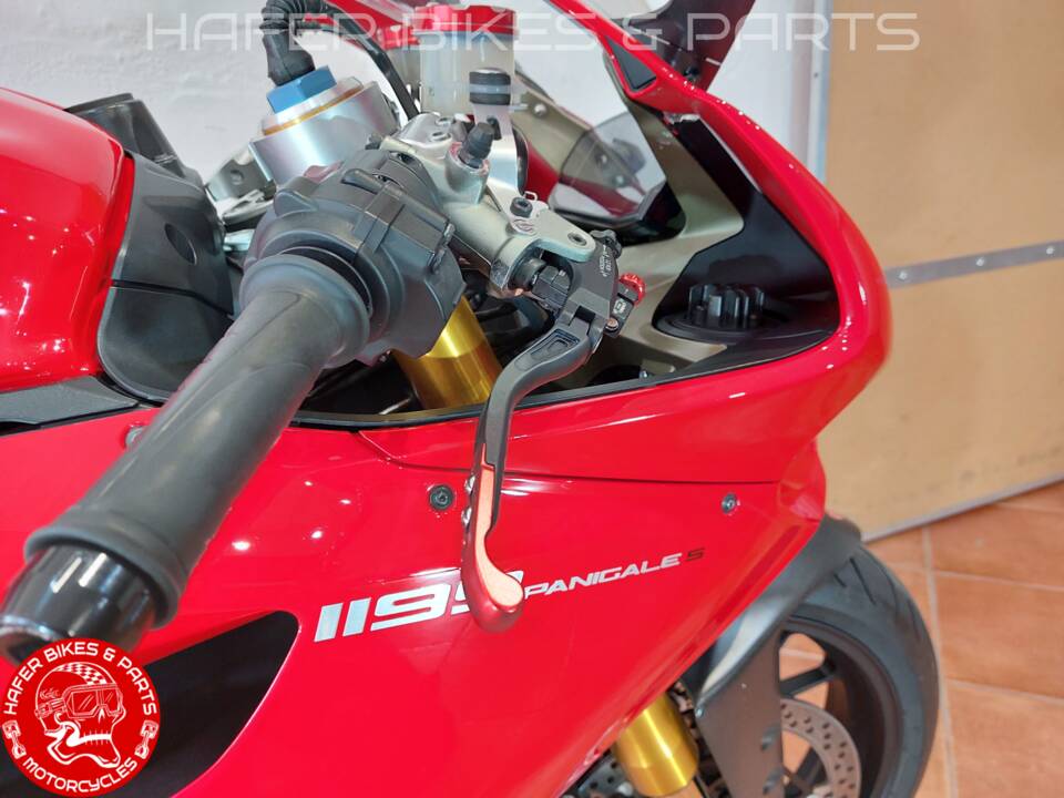 Image 17/30 of Ducati DUMMY (2012)