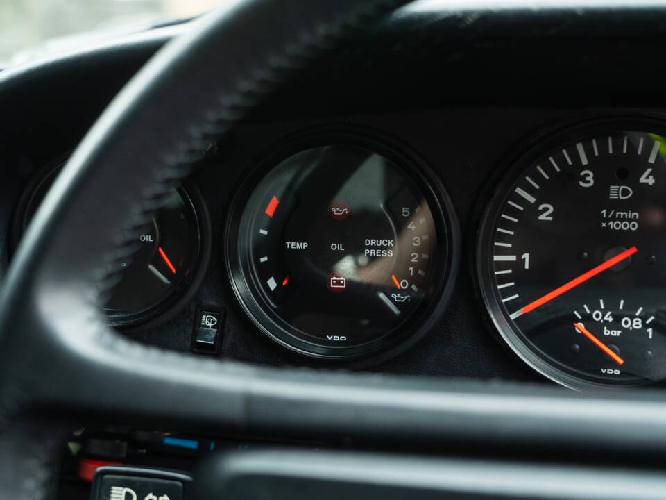 Image 36/67 of Porsche 911 Turbo 3.3 (1987)