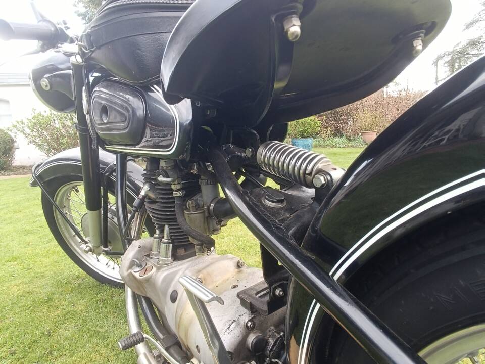 Image 8/16 of BMW R 25/3 (1955)