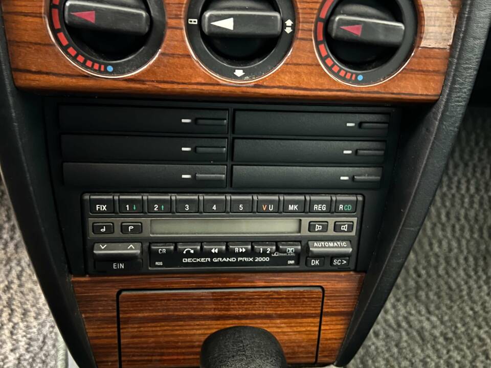Image 14/22 of Mercedes-Benz 190 E 2.3 (1992)