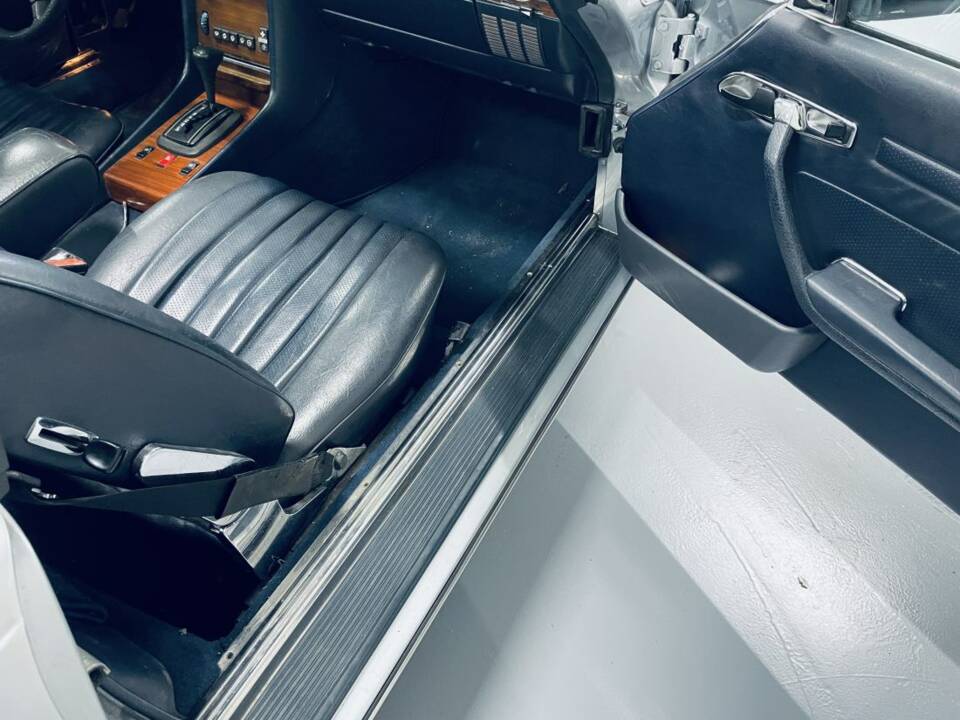 Image 13/15 of Mercedes-Benz 380 SL (1982)