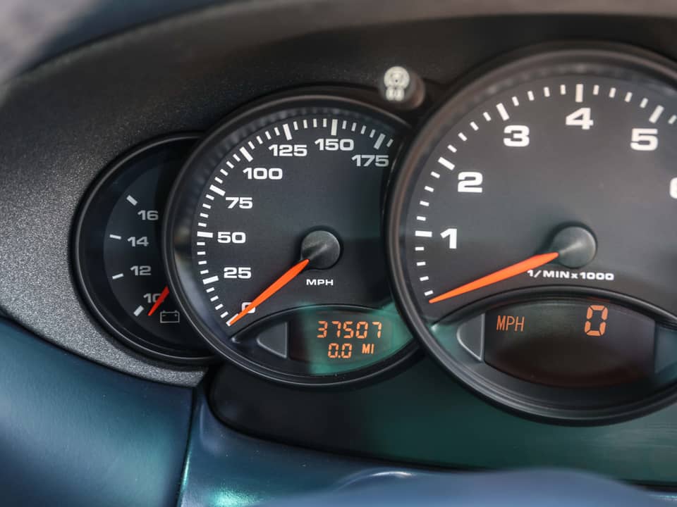 Image 26/32 of Porsche 911 Carrera (1998)