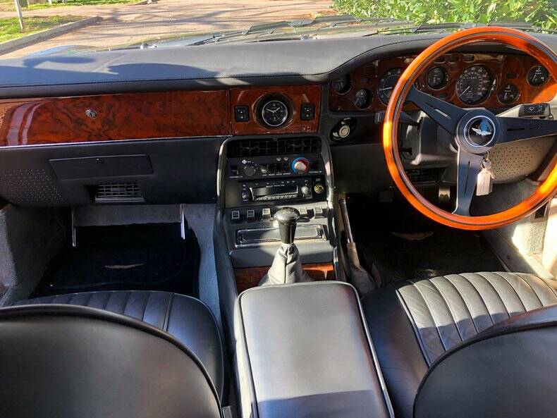 Image 3/34 of Aston Martin V8 Vantage (1987)