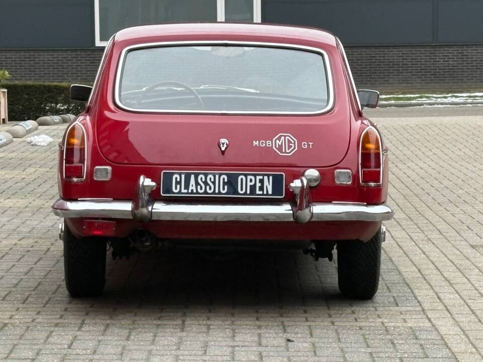 Image 22/23 of MG MGB GT (1968)