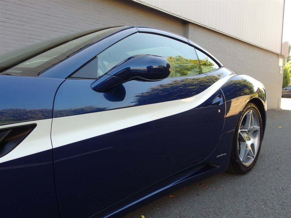 Bild 32/99 von Ferrari California (2009)