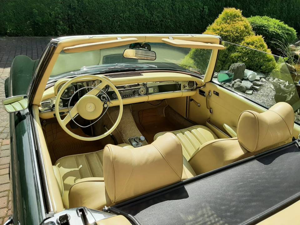 Image 2/15 of Mercedes-Benz 280 SL (1968)