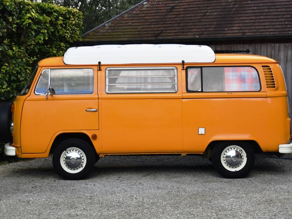 Image 2/49 of Volkswagen T2b Camper (1978)