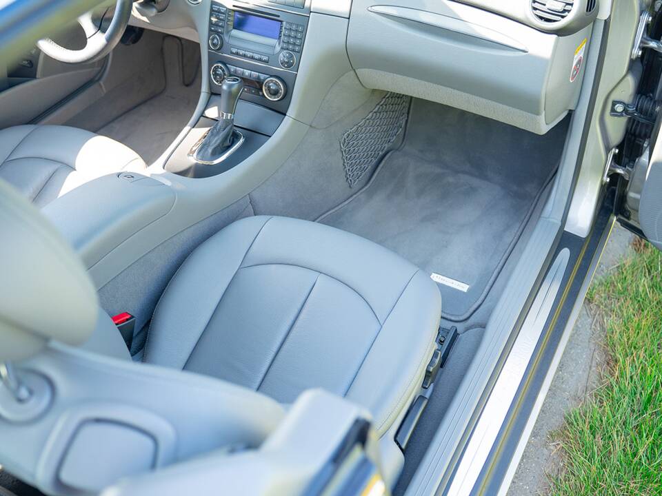 Image 27/49 of Mercedes-Benz CLK 280 (2006)