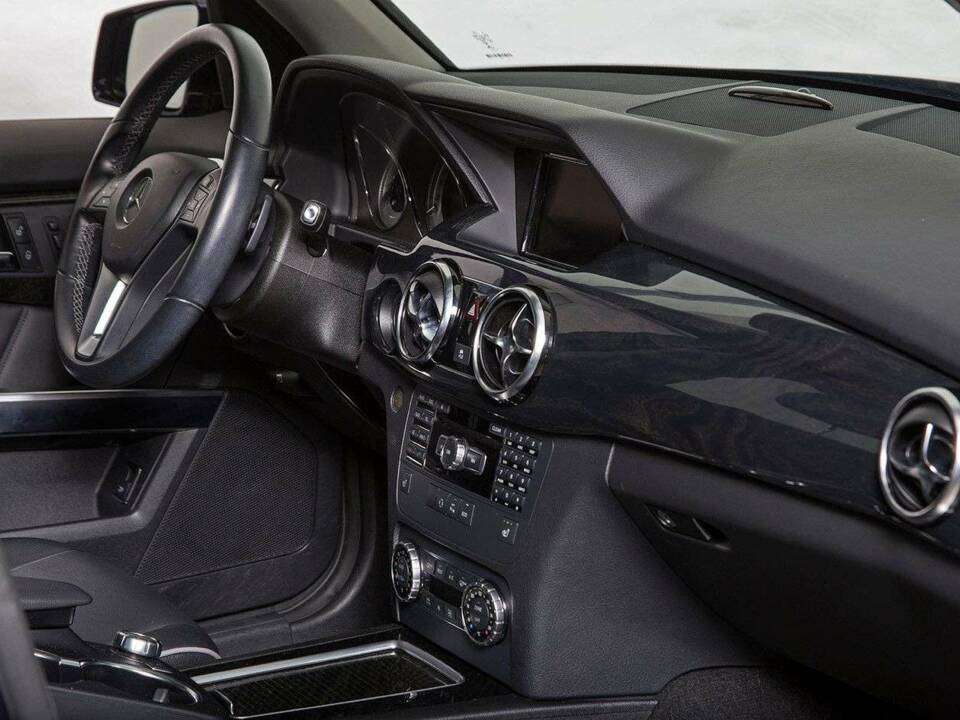 Imagen 17/25 de Mercedes-Benz GLK 350 CDI 4MATIC (2014)
