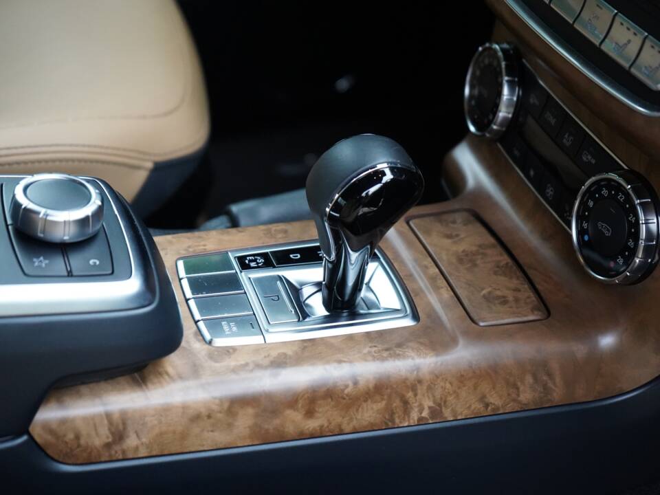 Image 10/17 of Mercedes-Benz G 500 (LWB) (2013)