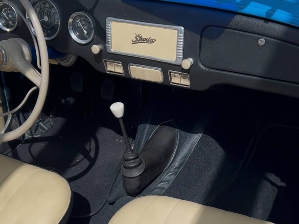Image 8/10 of Skoda Felicia (1962)