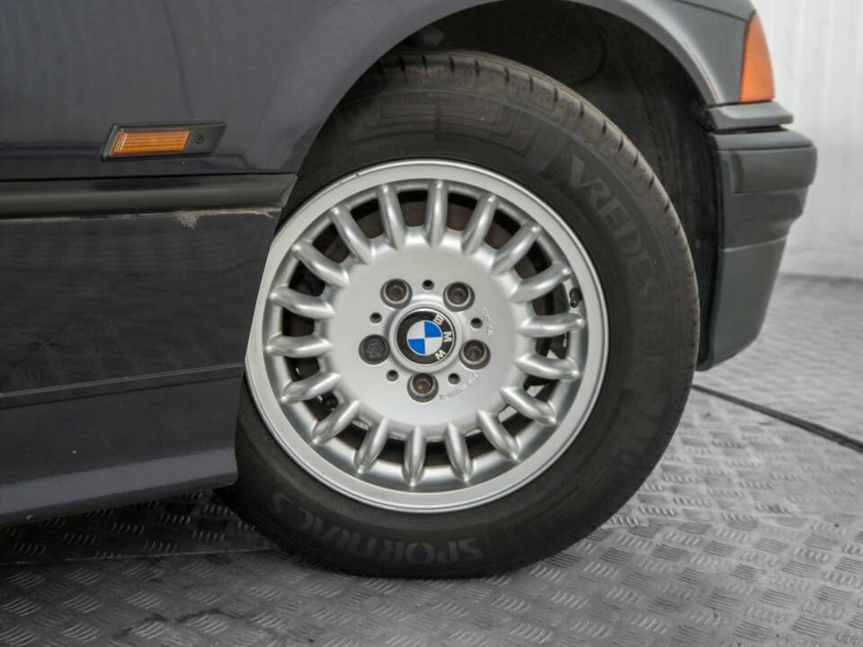 Bild 43/50 von BMW 318i (1996)