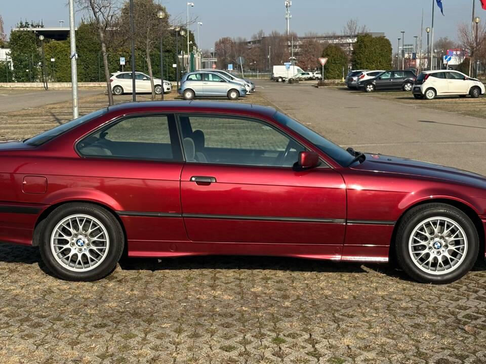 Bild 4/57 von BMW 320i (1993)