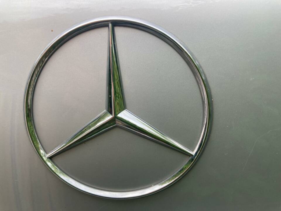 Immagine 24/29 di Mercedes-Benz 300 SE (1990)