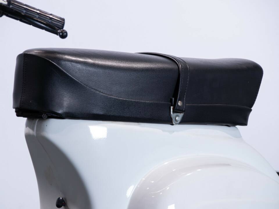 Image 15/50 of Piaggio Vespa 50 Special (1972)
