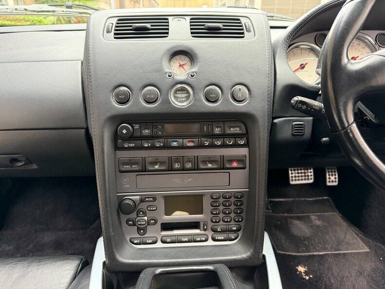 Image 28/49 of Aston Martin V12 Vanquish S (2005)