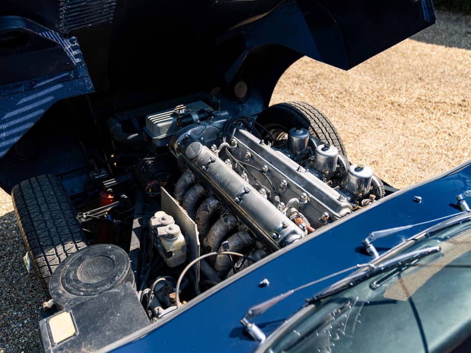 Image 39/86 de Jaguar E-Type (1967)