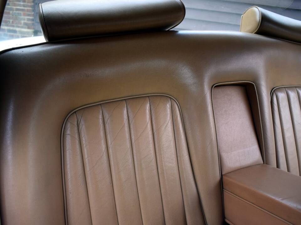 Image 37/50 of Rolls-Royce Silver Shadow II (1979)