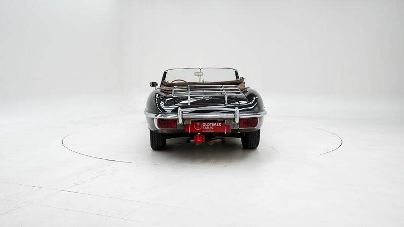 Image 6/15 de Jaguar E-Type (1969)