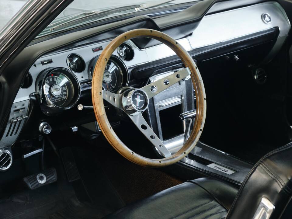 Image 44/50 of Ford Mustang 390 GTA (1967)