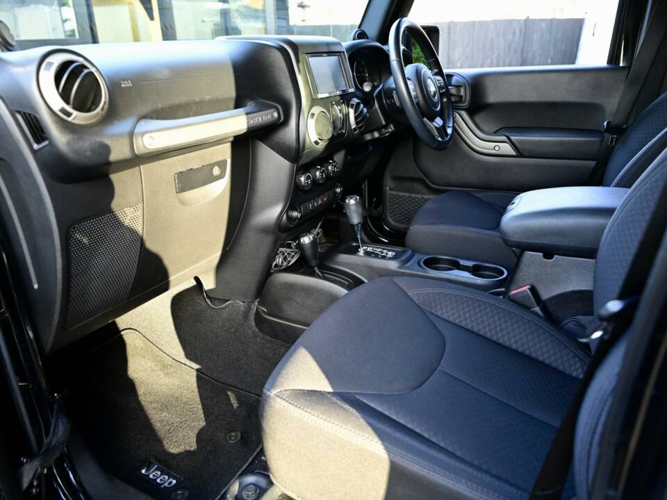 Image 33/50 of Jeep Wrangler 3.6 V6 (2014)