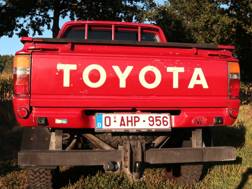Bild 15/34 von Toyota Hilux (1988)