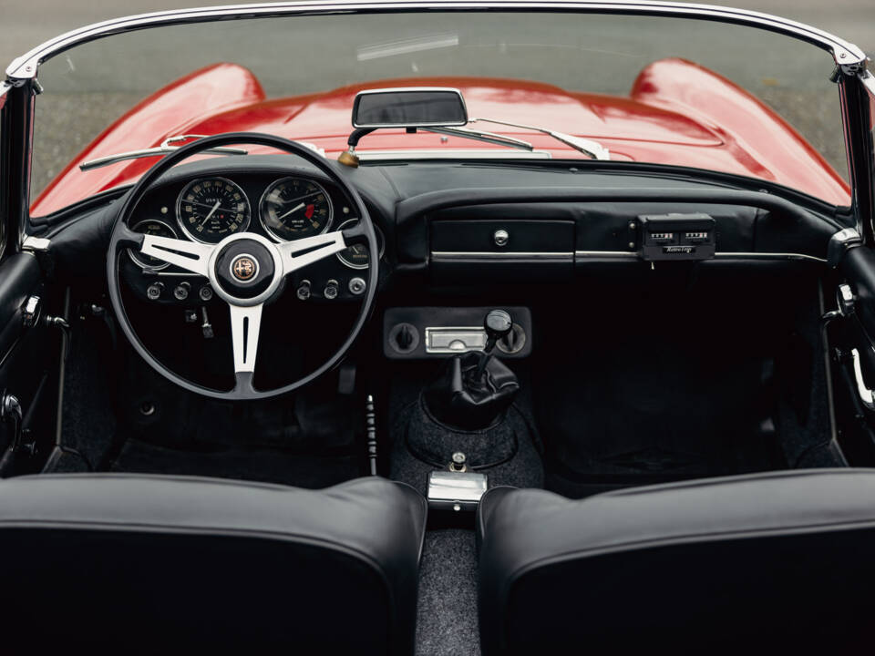 Immagine 10/65 di Alfa Romeo 2600 Spider (1966)