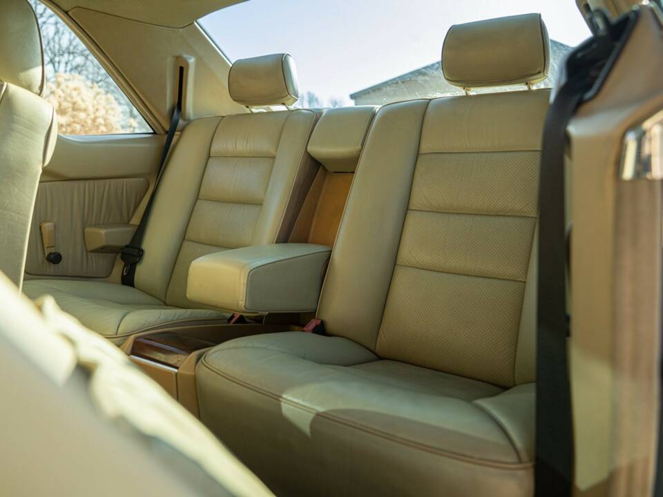 Afbeelding 22/50 van Mercedes-Benz 200 CE (1992)