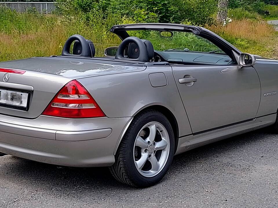 Immagine 5/10 di Mercedes-Benz SLK 200 Kompressor (2003)