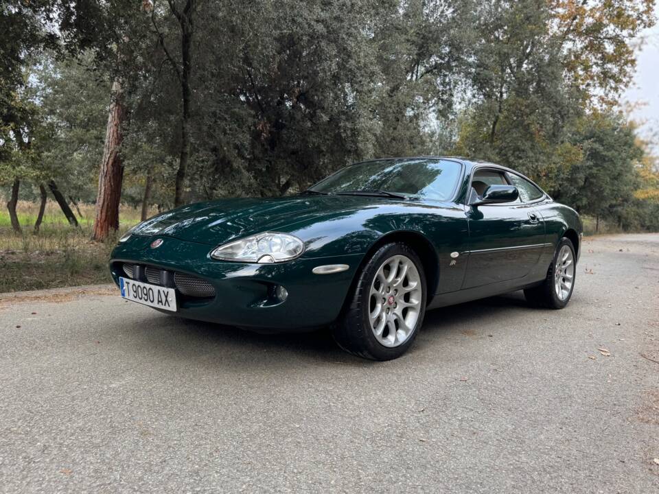 Image 2/40 de Jaguar XKR (1998)
