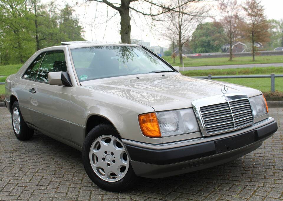 Bild 3/8 von Mercedes-Benz 230 CE (1991)
