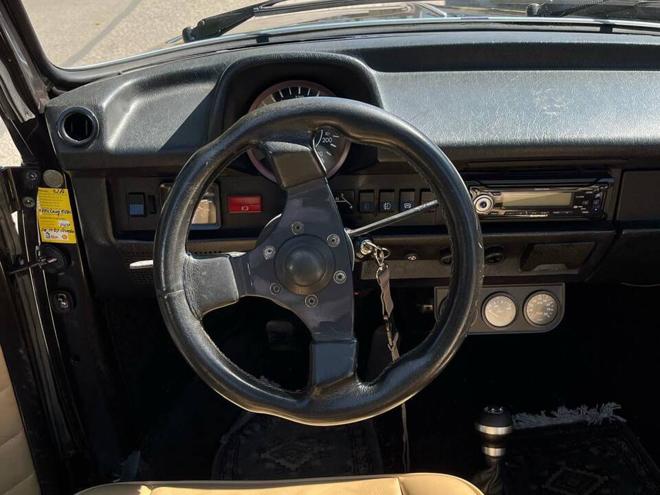 Bild 16/21 von Volkswagen Käfer 1303 LS (1976)