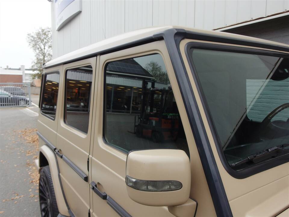 Bild 22/99 von Mercedes-Benz G 500 (lang) (2003)