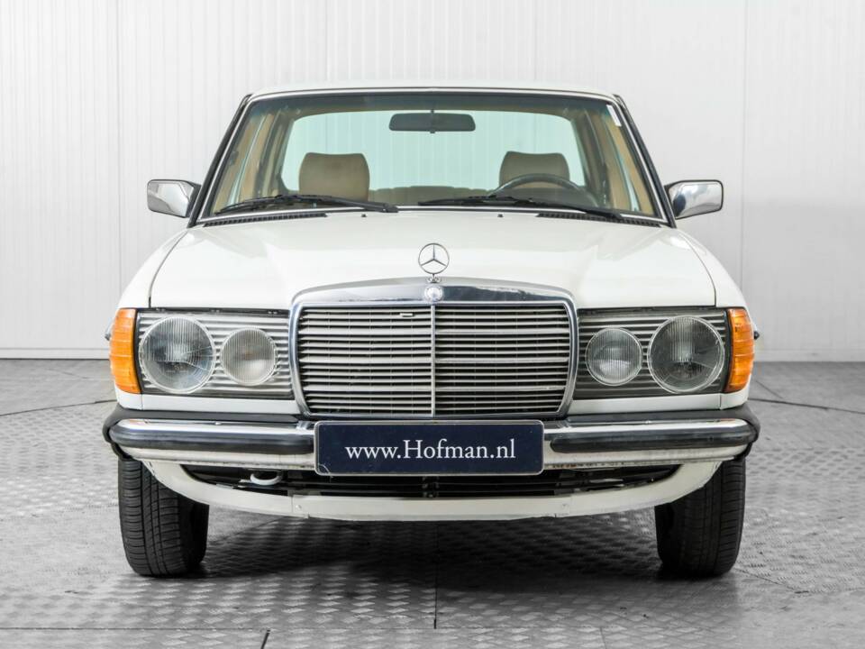Image 14/50 of Mercedes-Benz 300 D (1980)