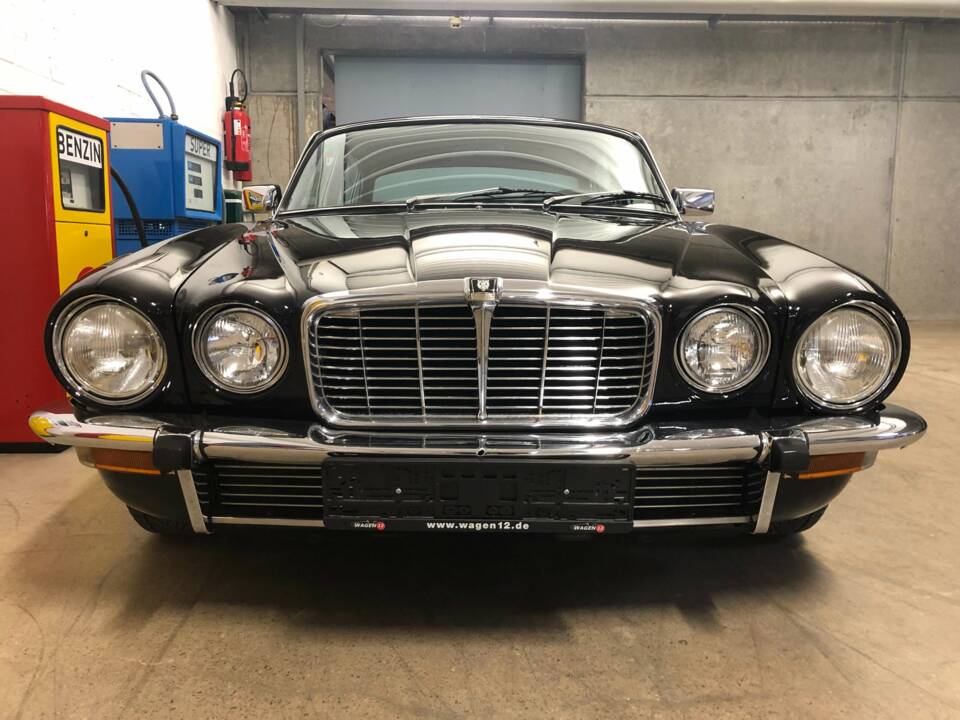 Image 3/12 of Jaguar XJ 6 L 4.2 (1976)