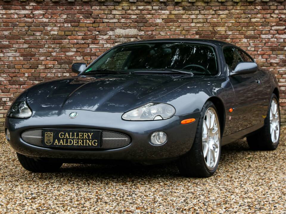 Immagine 1/50 di Jaguar XK8 4.0 (2002)