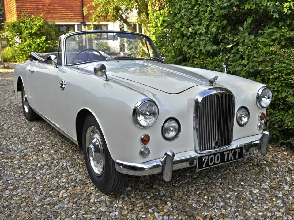 Image 2/38 of Alvis TD 21 (1962)