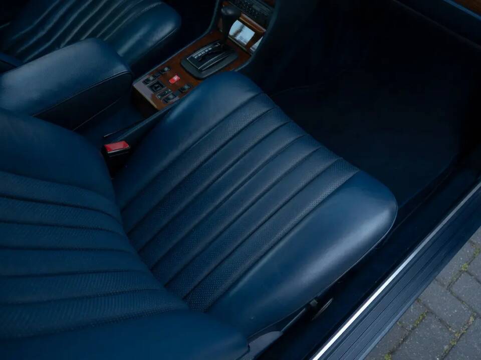 Image 28/62 of Mercedes-Benz 280 CE (1982)